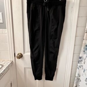 lululemon Dance Studio  Jogger Pants in Black. Size 8